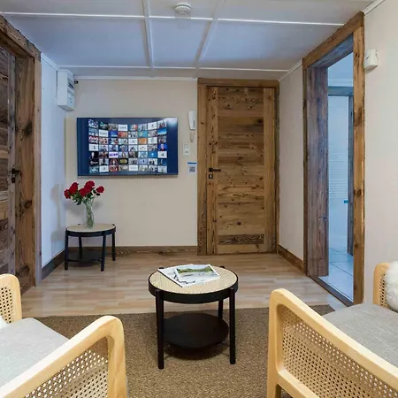 Edelweiss - Year 木屋 霞慕尼